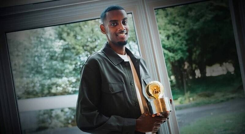 Шведи нагородили Александра Ісака Золотим м’ячем