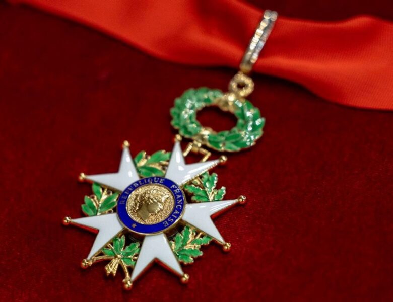 Сирський отримав найвищу нагороду Франції