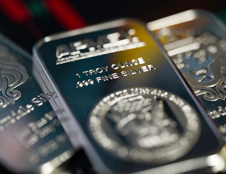 Срібло оновило історичний максимум у $75