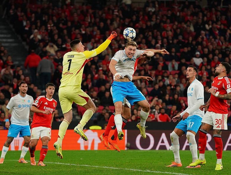 Стало відомо, як оцінили гру українців у зустрічі Бенфіка – Наполі