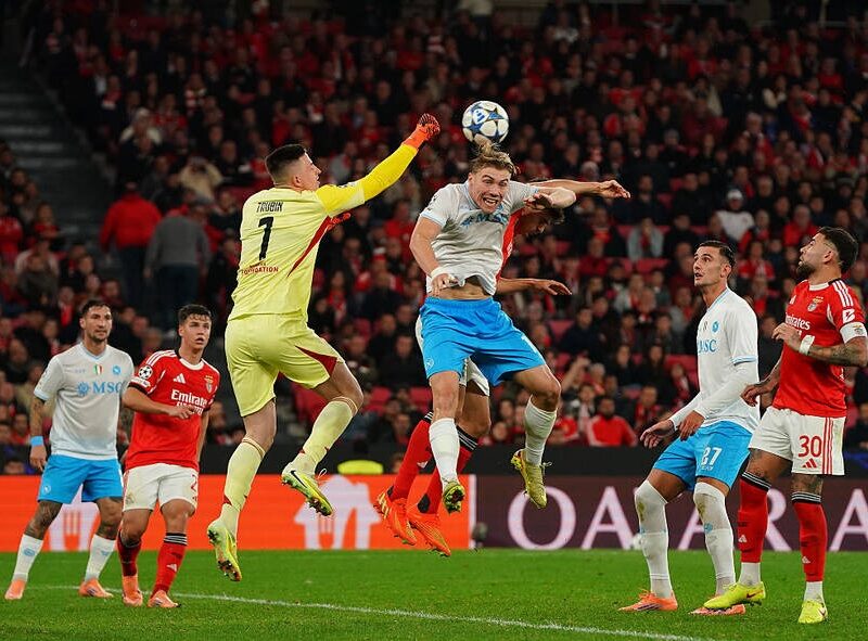 Стало відомо, як оцінили гру українців у зустрічі Бенфіка – Наполі