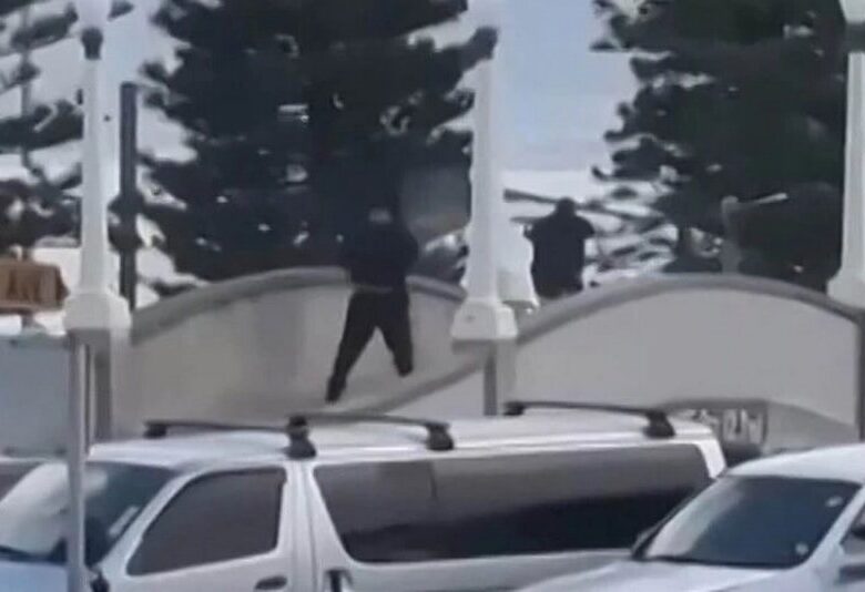 Теракт у Сіднеї: стрільцями виявилися батько й син