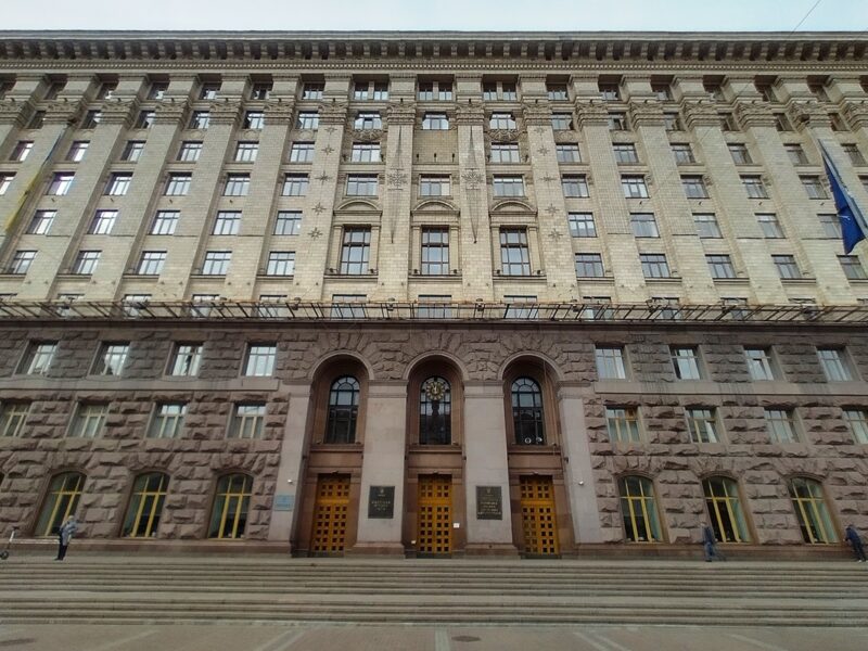 У Києві демонтували понад 20 тисяч незаконних рекламних конструкцій