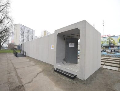 У Києві встановили перше мобільне укриття