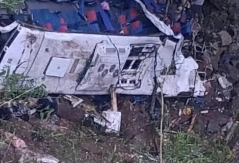 У Колумбії шкільний автобус впав у 80-метрову прірву: 16 загиблих