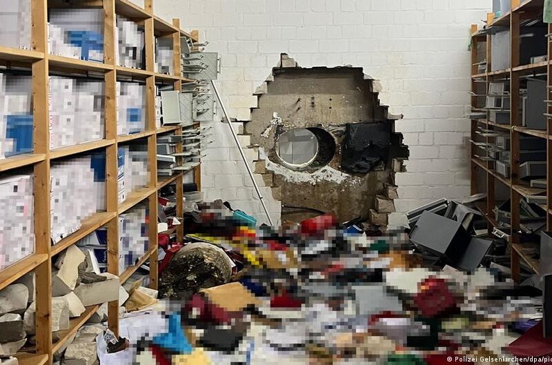 У Німеччині злочинці пробили дірку в стіні банку і викрали 30 млн євро