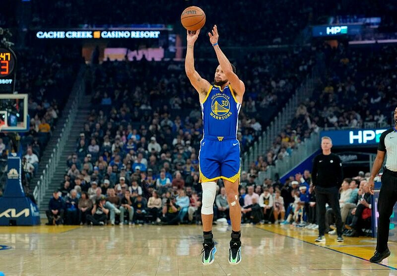 У Стефена Каррі 39 очок за гру й рекорд