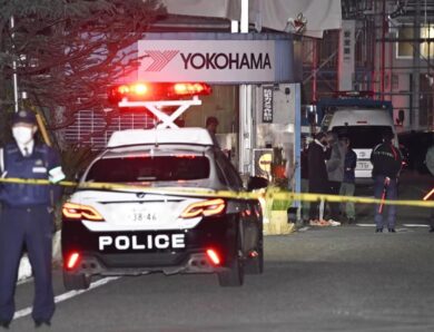 У Японії на заводі чоловік у протигазі влаштував масову різанину