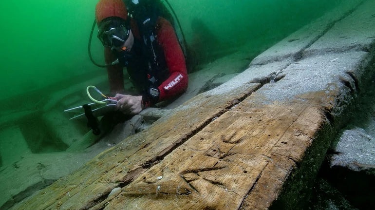У Єгипті знайшли унікальний 35-метровий човен