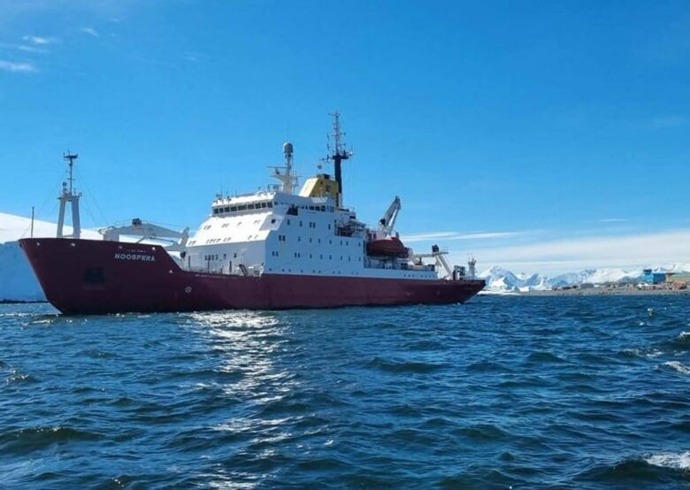 Український криголам Ноосфера вперше перетнув Південне полярне коло