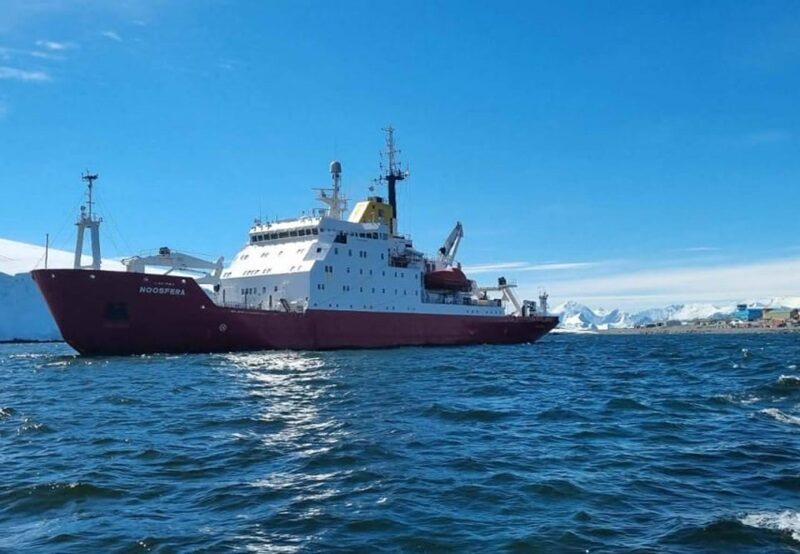 Український криголам Ноосфера вперше перетнув Південне полярне коло