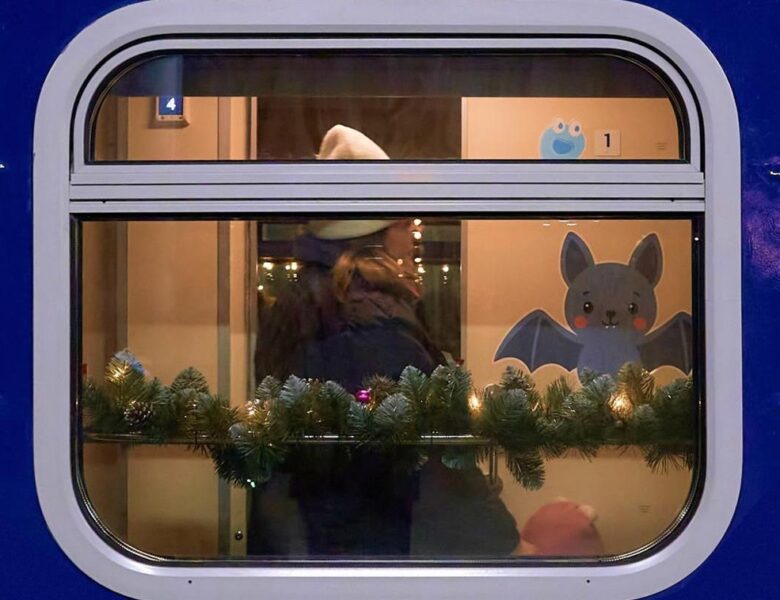 Укрзалізниця призначила 16 додаткових поїздів на свята