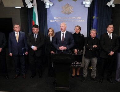 Уряд Болгарії на тлі масових протестів подав у відставку