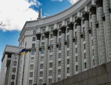 Уряд відсторонив голову Держлікслужби