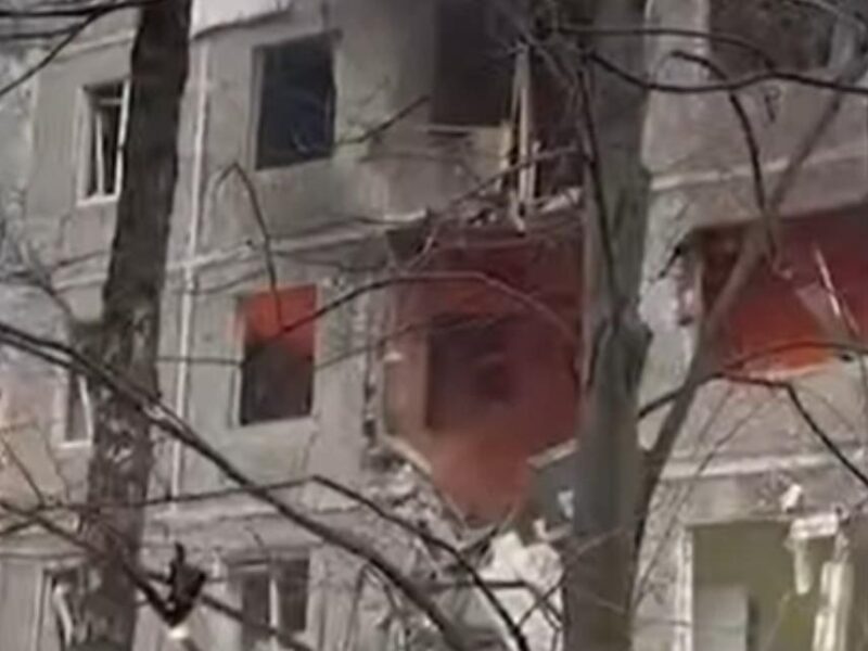 В Чернігові дрон поцілив по багатоповерхівці: є загиблі