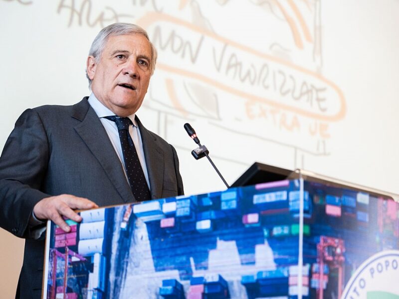 В Італії вважають купівлю зброї США для України “завчасною”