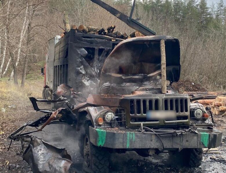 В Ізюмі дрон росіян вдарив по вантажівці: є жертви