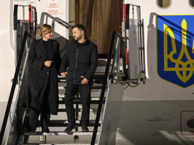 В ОП прокоментували переслідування дронами літака Зеленського