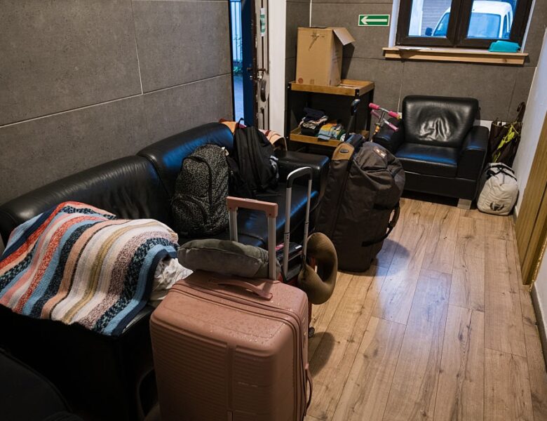 В Польщі українських біженців “виганяють” з державного житла – ЗМІ