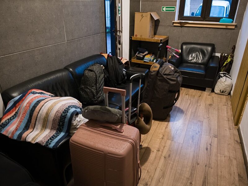 В Польщі українських біженців “виганяють” з державного житла – ЗМІ