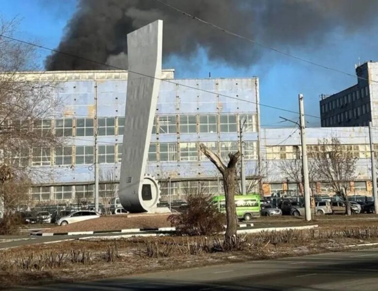 В російському Орську пожежа на оборонному заводі