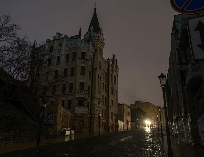 В Україні продовжили дію графіків відключень