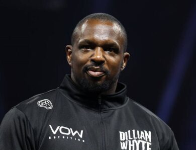 Вайт розповів, чому Усик не став захищати титул WBO