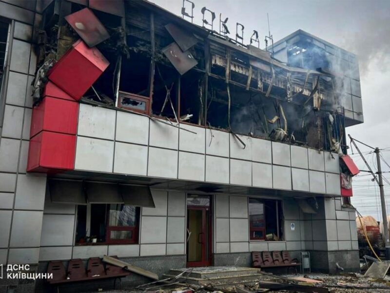 Відновлено рух поїздів через станцію Фастів