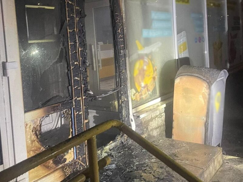 “Вважав, що допоміг СБУ”: в Києві молодик підпалив відділення Укрпошти