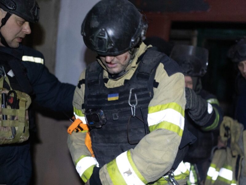 Їхали на виклик: росіяни атакували FPV-дроном рятувальників на Донеччині