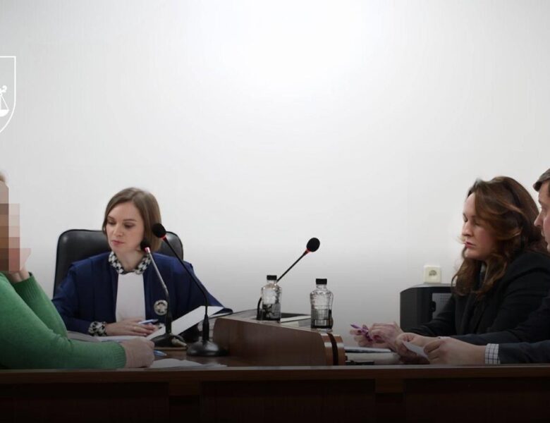 Залишила доньку помирати після побоїв вітчима: в Ужгороді засудили матір