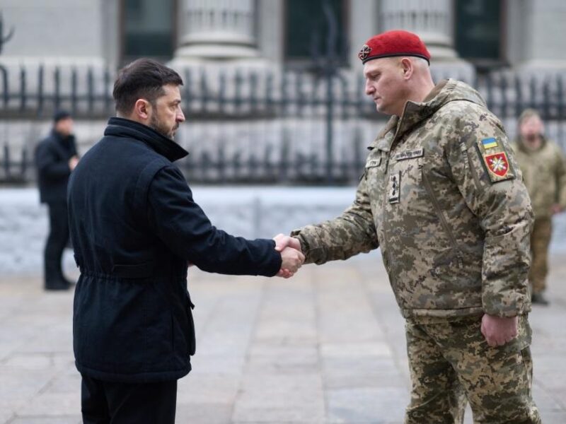 Зеленський відзначив нагородами воїнів ракетних військ та артилерії