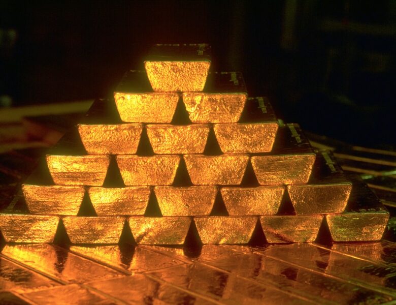 Золото подорожчало після різкого падіння напередодні