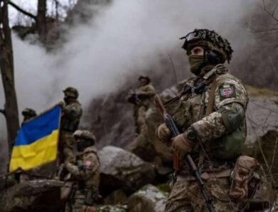 4 тисячі доларів за уникнення передової у Києві затримали посадовця навчального центру ТрО