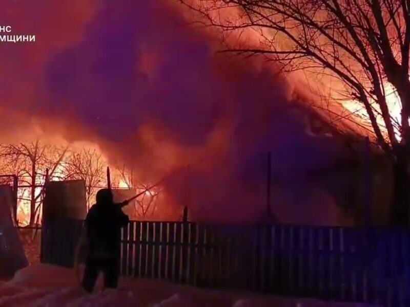 Сумщина: рятувальники  ліквідували пожежі, спричинені російськими ударами