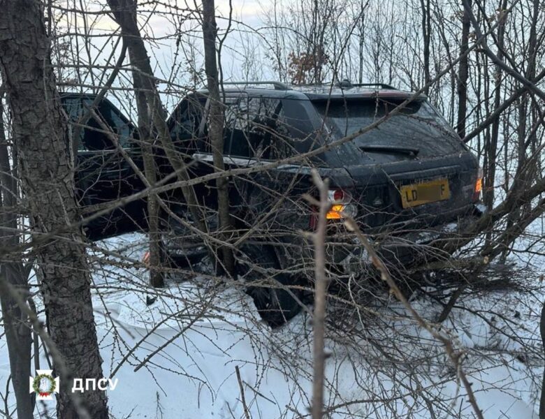 Авто з ухилянтами збило прикордонника, намагаючись потрапити до Румунії