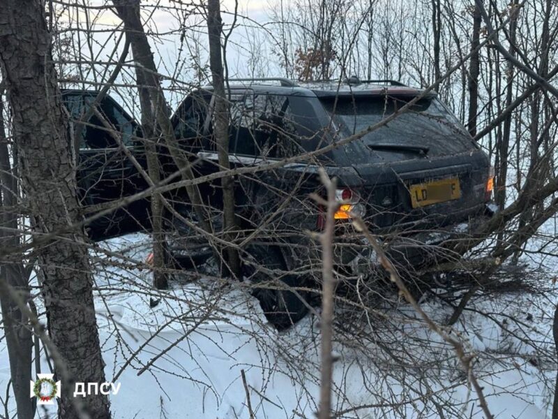 Авто з ухилянтами збило прикордонника, намагаючись потрапити до Румунії
