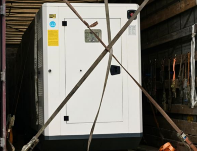 Азербайджан відправив Україні партію електрообладнання