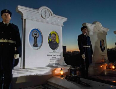 Авіакатастрофа в Броварах: керівництво МВС вшанувало пам’ять усіх загиблих