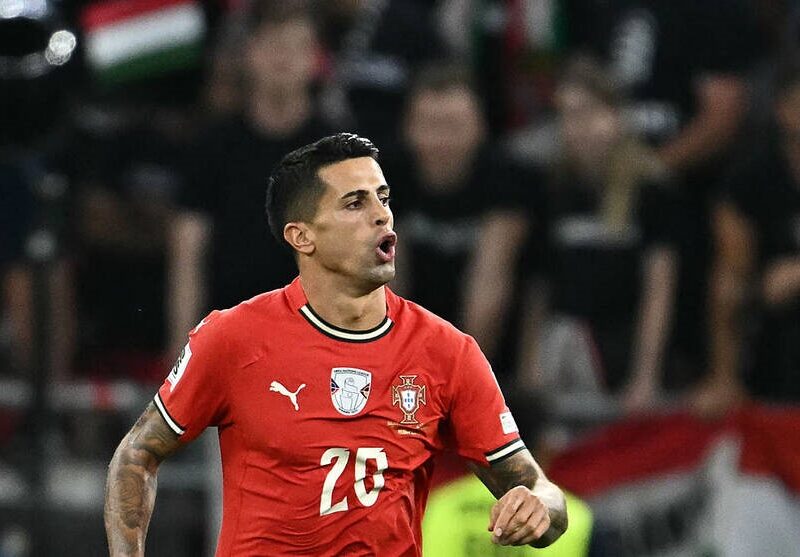 Барселона очистила соцмережі від постів про трансфер Канселу