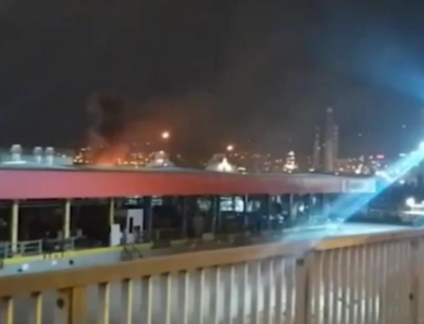 Біля Стамбула стався вибух на НПЗ