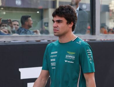 Болід Астон Мартін демонструє розчаровуючі результати на тестах