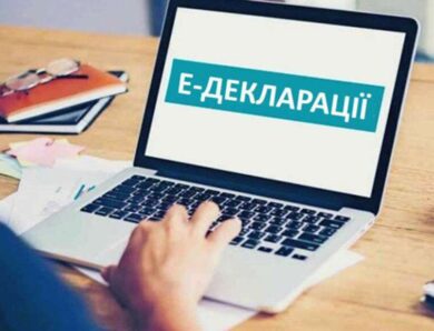 Будинок, ділянка та автопарк Toyota посадовиця Подільської РДА Ольга Науменко показала свої статки