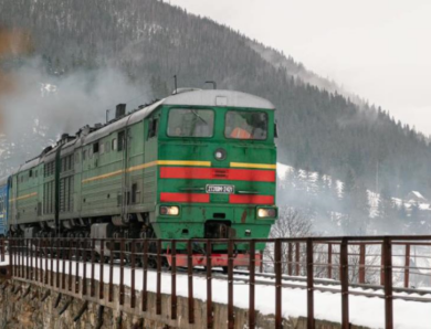 Через аномальну погоду затримуються потяги: перелік