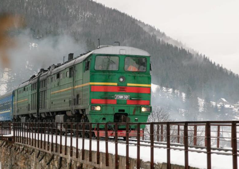 Через аномальну погоду затримуються потяги: перелік