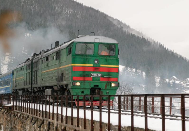 Через аномальну погоду затримуються потяги: перелік
