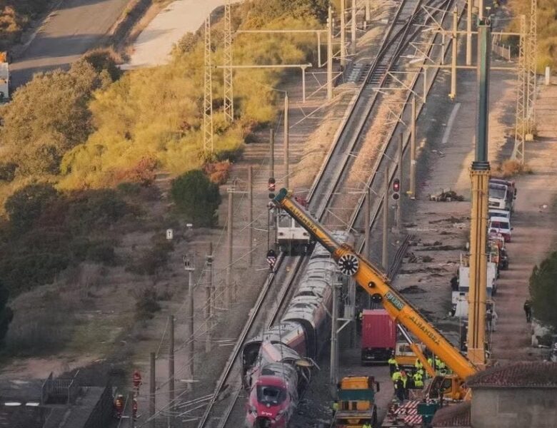 Четверта аварія за тиждень: в Іспанії поїзд зіткнувся з краном