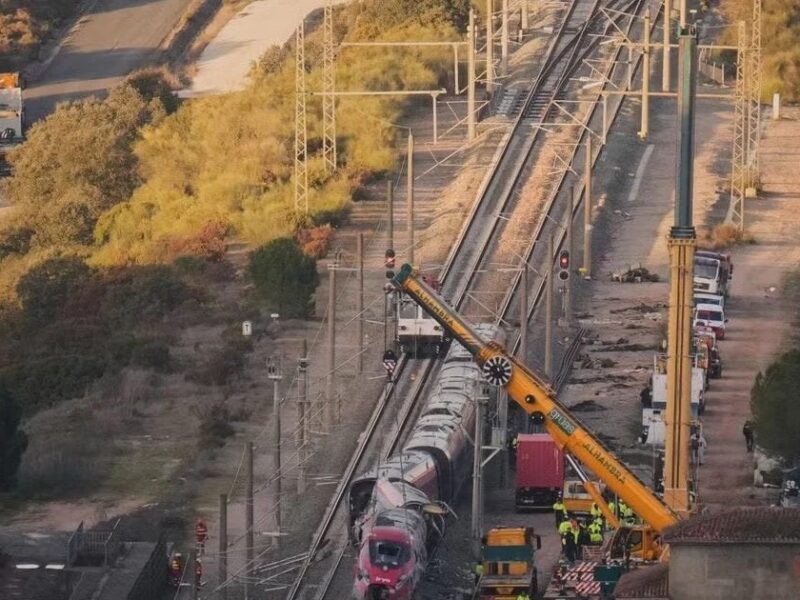 Четверта аварія за тиждень: в Іспанії поїзд зіткнувся з краном