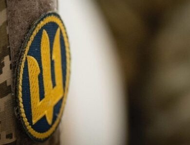 Чоловік розбив вікна у службових автомобілях ТЦК в Черкасах