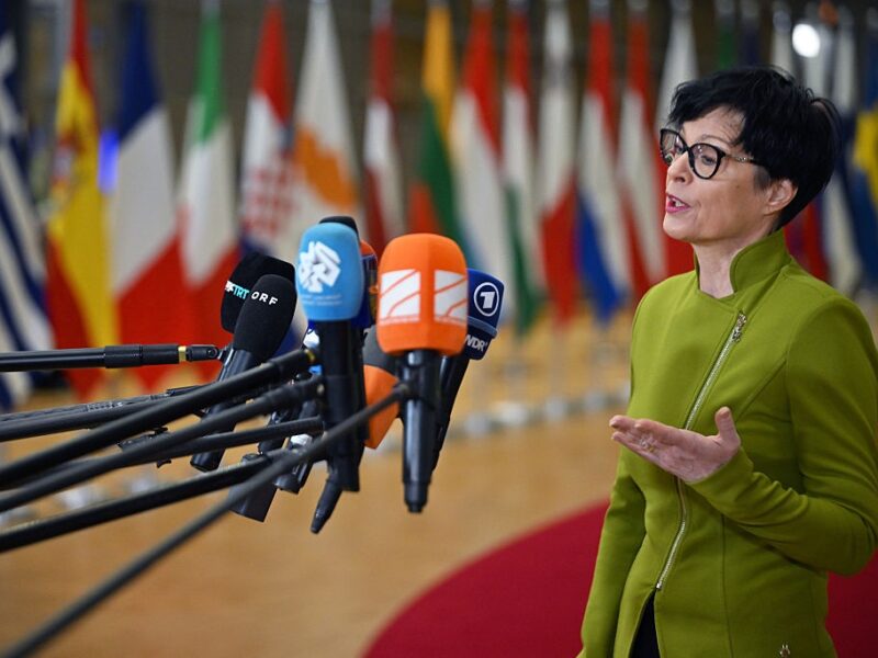 Делегація Єврокомісії відвідає Київ до четвертої річниці великої війни